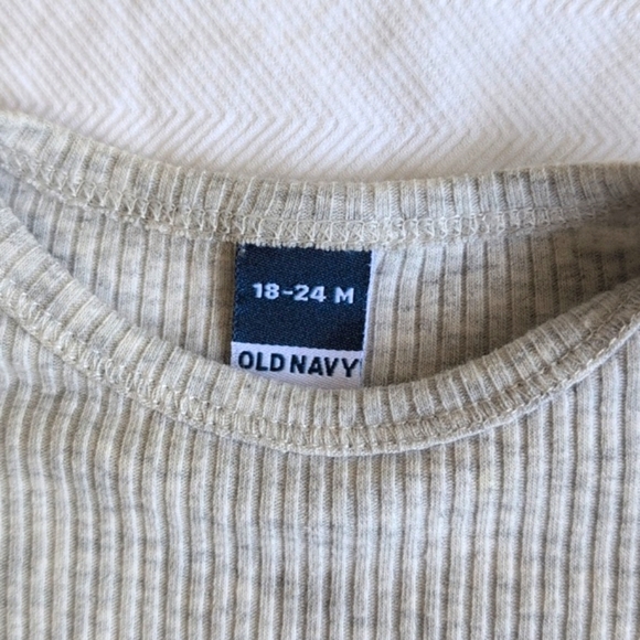 old navy gray ribbed short sleeve bodysuit diaper shirt 18-24 months baby unisex - Picture 2 of 6